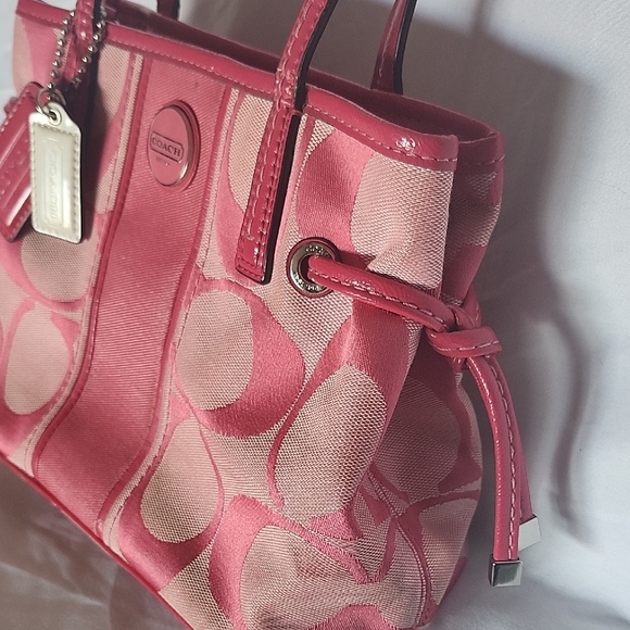 vintage Coach Pink Signature Shoulder Bag - Picture 2 of 5